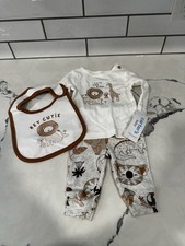Carter  s 3 Piece Animal Themed Pant Top  Bib MSRp 26 Size 3 Months