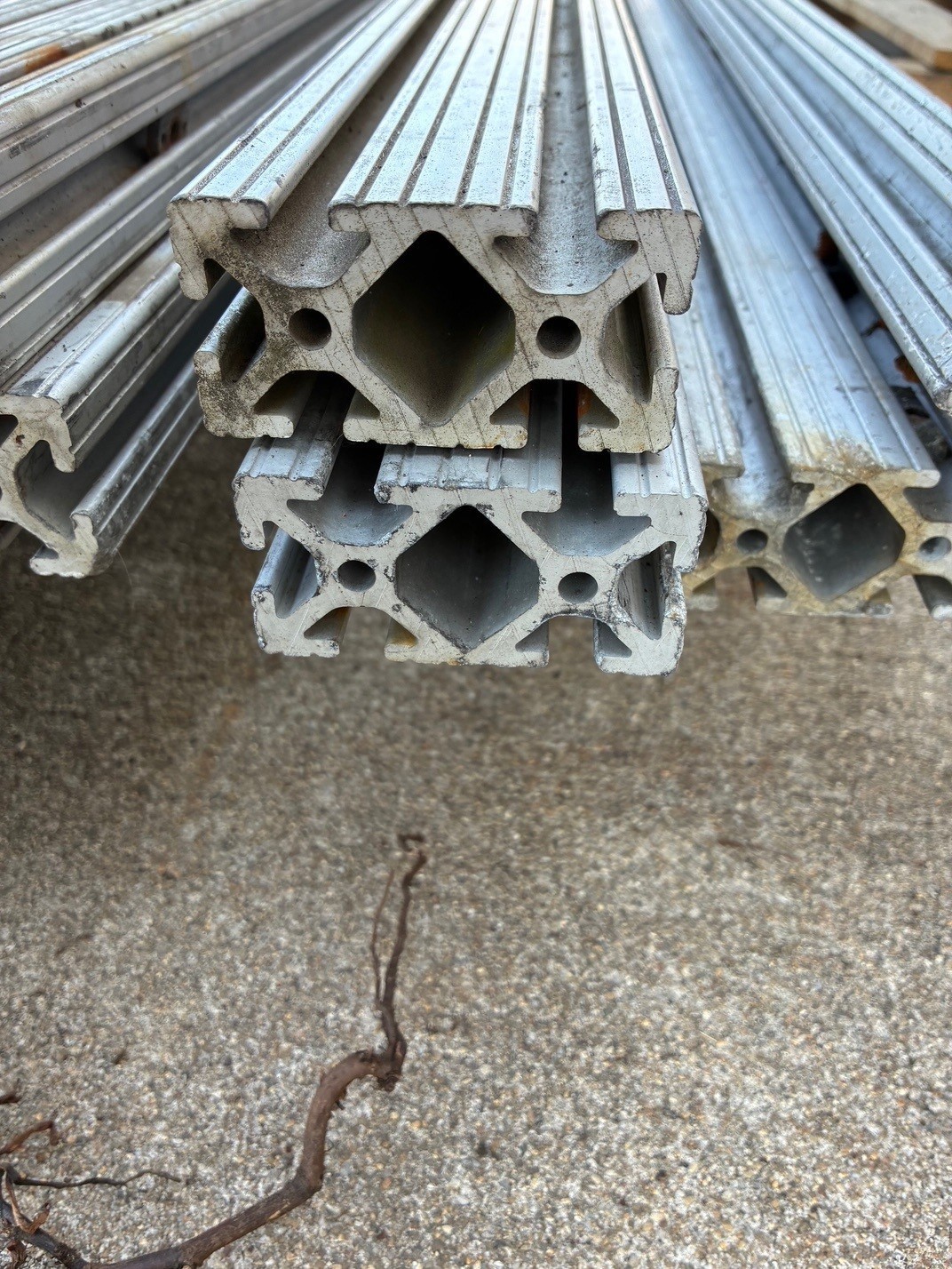 80/20 extruded aluminum various lengths of 1515 & 1530 pallet. See list below