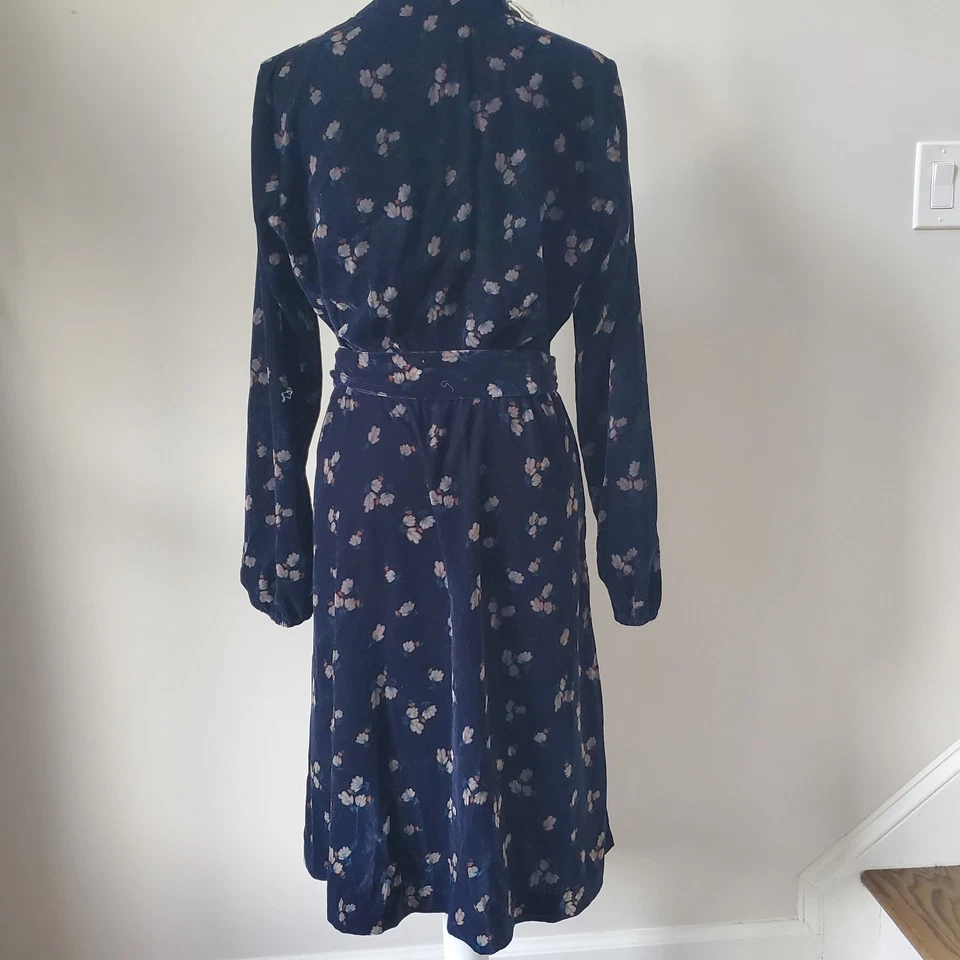 Vestido Cinturón Extraíble Floral Terciopelo Azul Marino Cubierto CAbi Talla Mediana ¡NUEVO! Foto 2 de 4