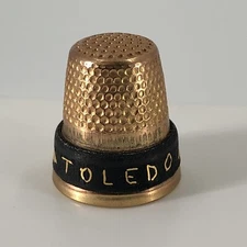 Vtg Toledo Collectible Gold Tone Metal Thimble - Brass Mix