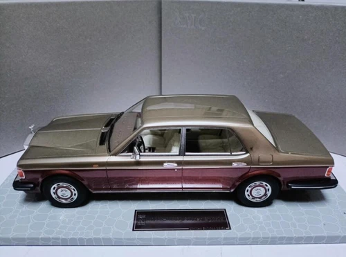 AMC 1/18 Rolls Royce Silver Spirit 1985 gold-red resin model car - Picture 2 of 4