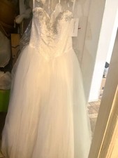 David bridal wedding dresses, regular price is 900. Never worn, brand new. 