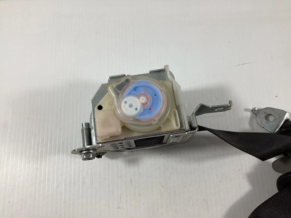 Toyota Celica 2000-2002 lado del pasajero conjunto cinturón de seguridad delantero 210-51758 OEM. Foto 4 de 4