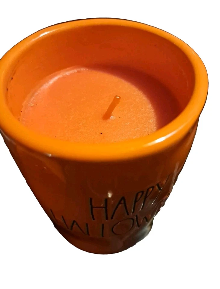 Vela de calabaza de cerámica Rae Dunn "SPOOKY" 13,2 oz - con galletas de calabaza superiores Foto 2 de 3