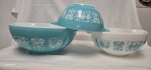 Pyrex Amish Butterprint Cinderella Mixing Bowls Turquoise Set of 3