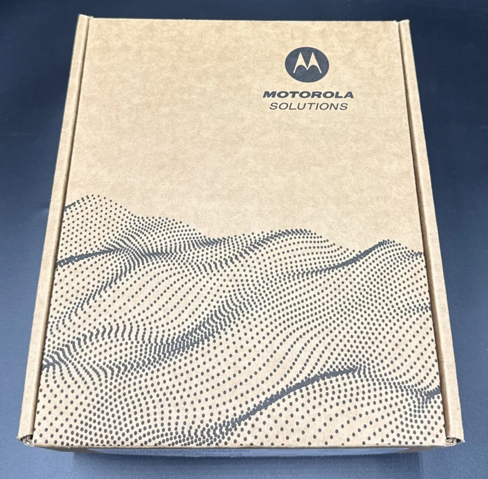 Motorola R7 AAH06RDN9RA1AN MOTOTRBO 403-527M 4W FKP 2-Way Digital Radio