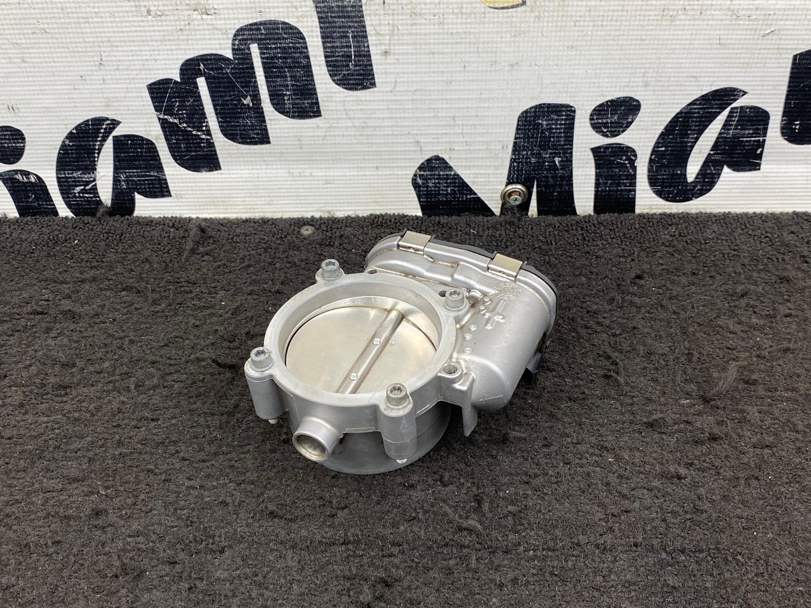 08-15 Maserati GranTurismo Throttle Body OEM