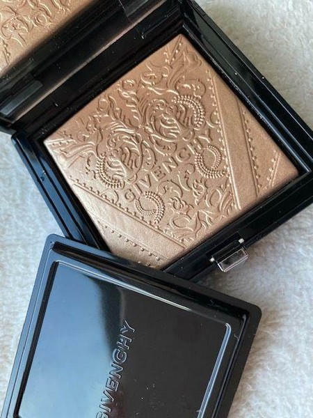 givenchy shimmer gold highlighter