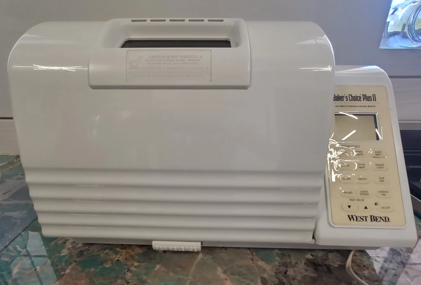 West Bend Automatic BreadMaker Machine Bread Model 41091R Baker's Choice Plus II
Opens in a new wind