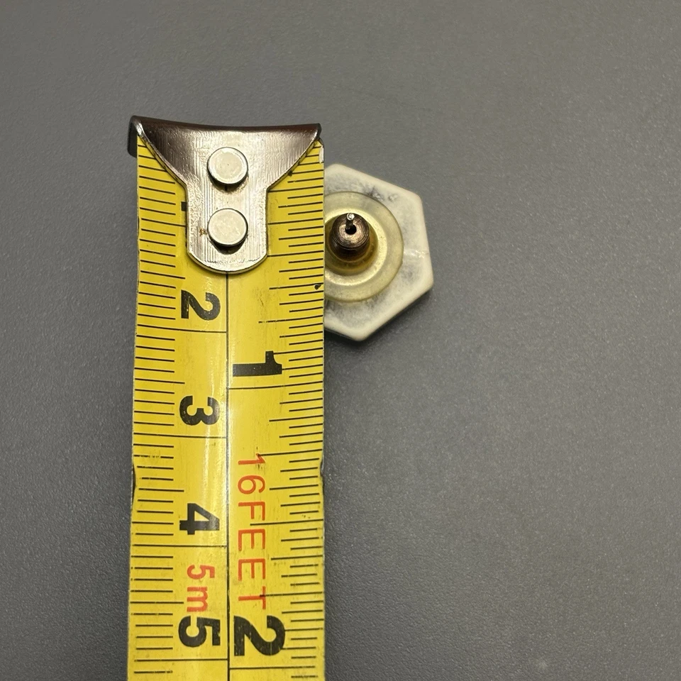 Pendientes Dados Vintage Tachuelas Hechos a Mano Retro Juego Kitsch Blanco Negro Acrílico DEFECTOS Foto 3 de 4