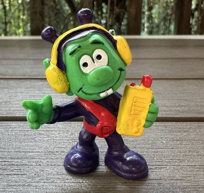 1983 Astrosnik Schaper PVC Toy Figure Green Hong Kong Headphones Radio 2.5'' Used