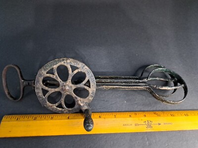 ANTIQUE  CAST IRON DOVER EGG BEATER HAND MIXER KITCHEN TOOL