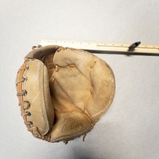 Wilson Catcher Mitt A2616 RH Made In Korea Baseball Sports Outdoors Equipment