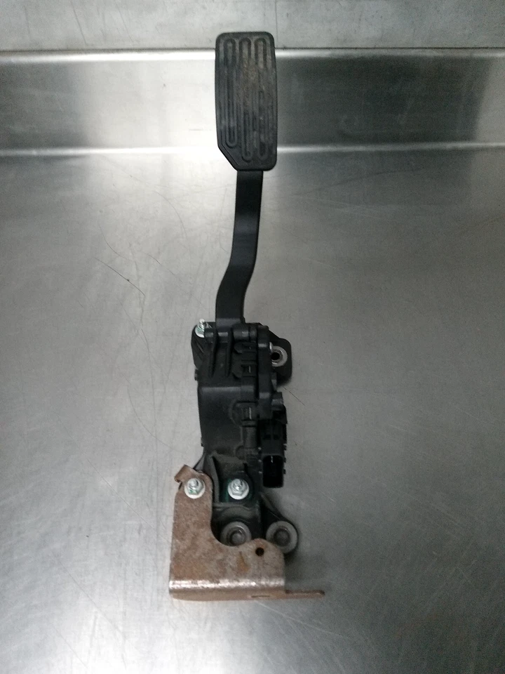 2016-2019 Nissan Titan/ XD Accelerator Travel Pedal Lever Sensor Assy 18002EZ20A - Image 2 of 4