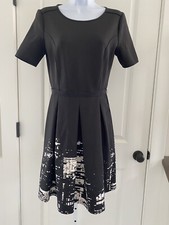 Elie Tahari By Design Nation With Cityscape At Hem Size 4