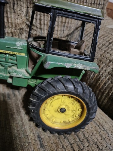 Vintage John Deere Tractor Generation II Cab Tractor 1/16 Cast Iron Die Cast - Picture 8 of 9