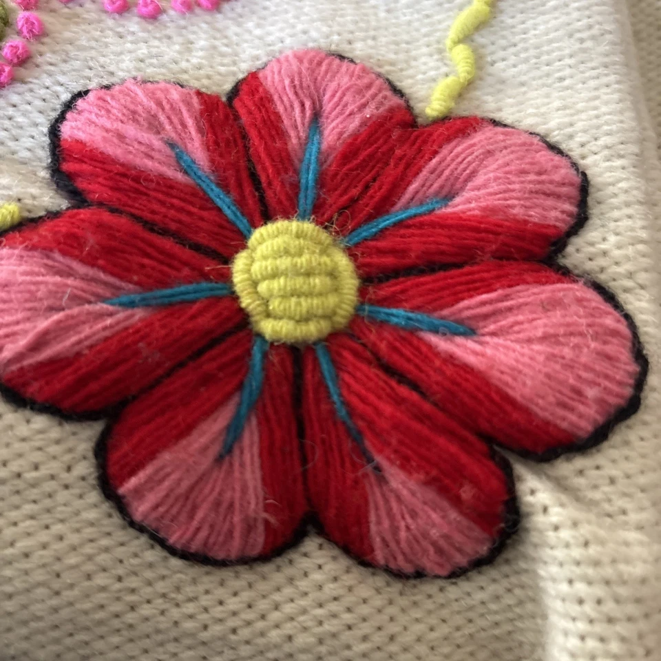 One Pair Decorative Peruvian Handmade Embroidered Flowers Pillow Covers vintage - Image 4 of 4