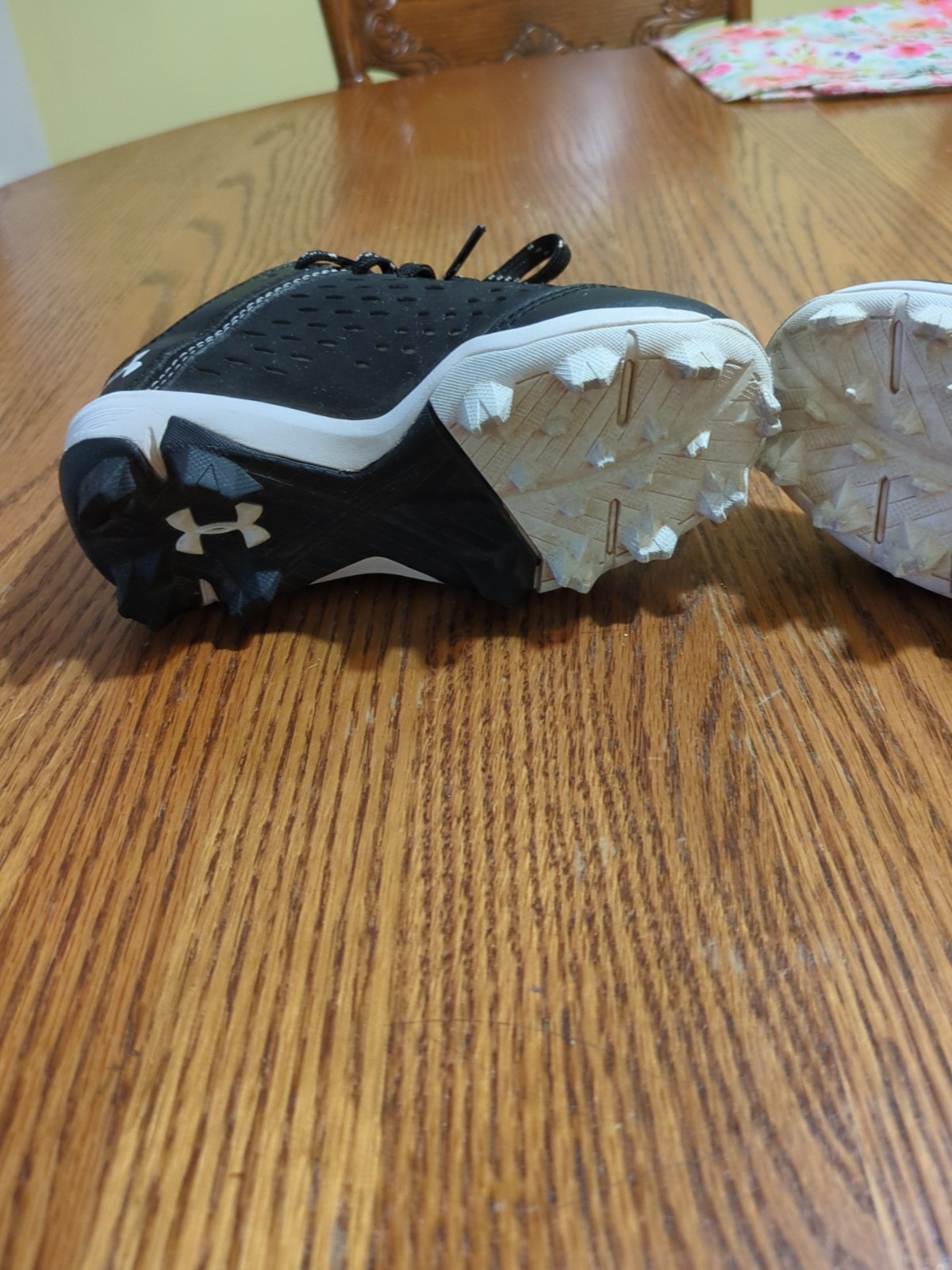 Under Armour Leadoff  Black/Black Youth Cleats Size 10 Very Gently Used thumbnail 7