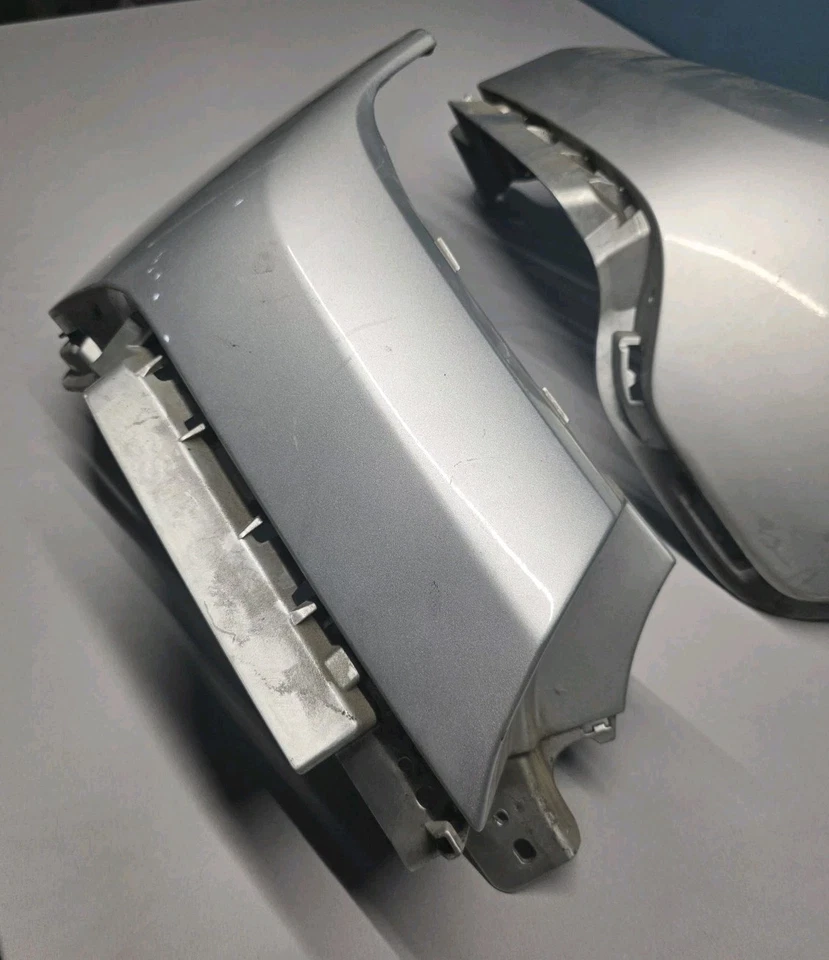 Par de cubiertas de esquina superior plateadas para parachoques trasero Chevy Trax 2015-2016 OEM L R Foto 2 de 4