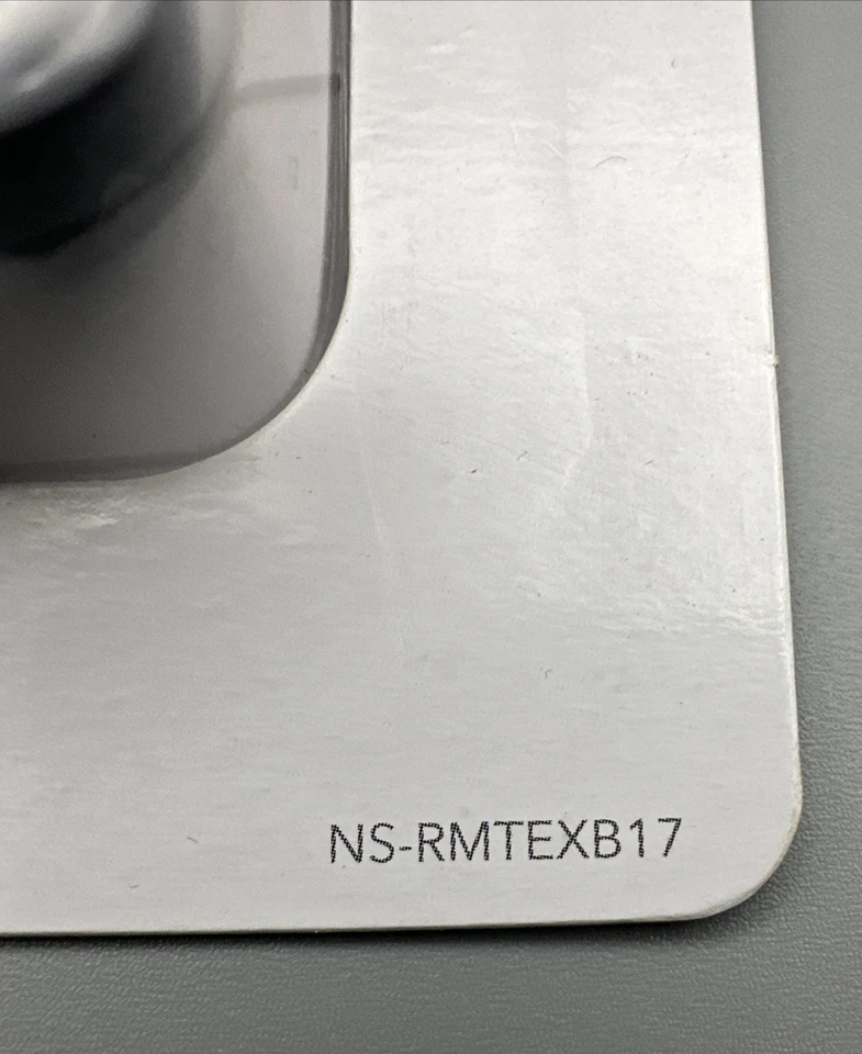 Genuine INSIGNIA NS-RMTLG17 Remote Control NEW - Image 3 of 4