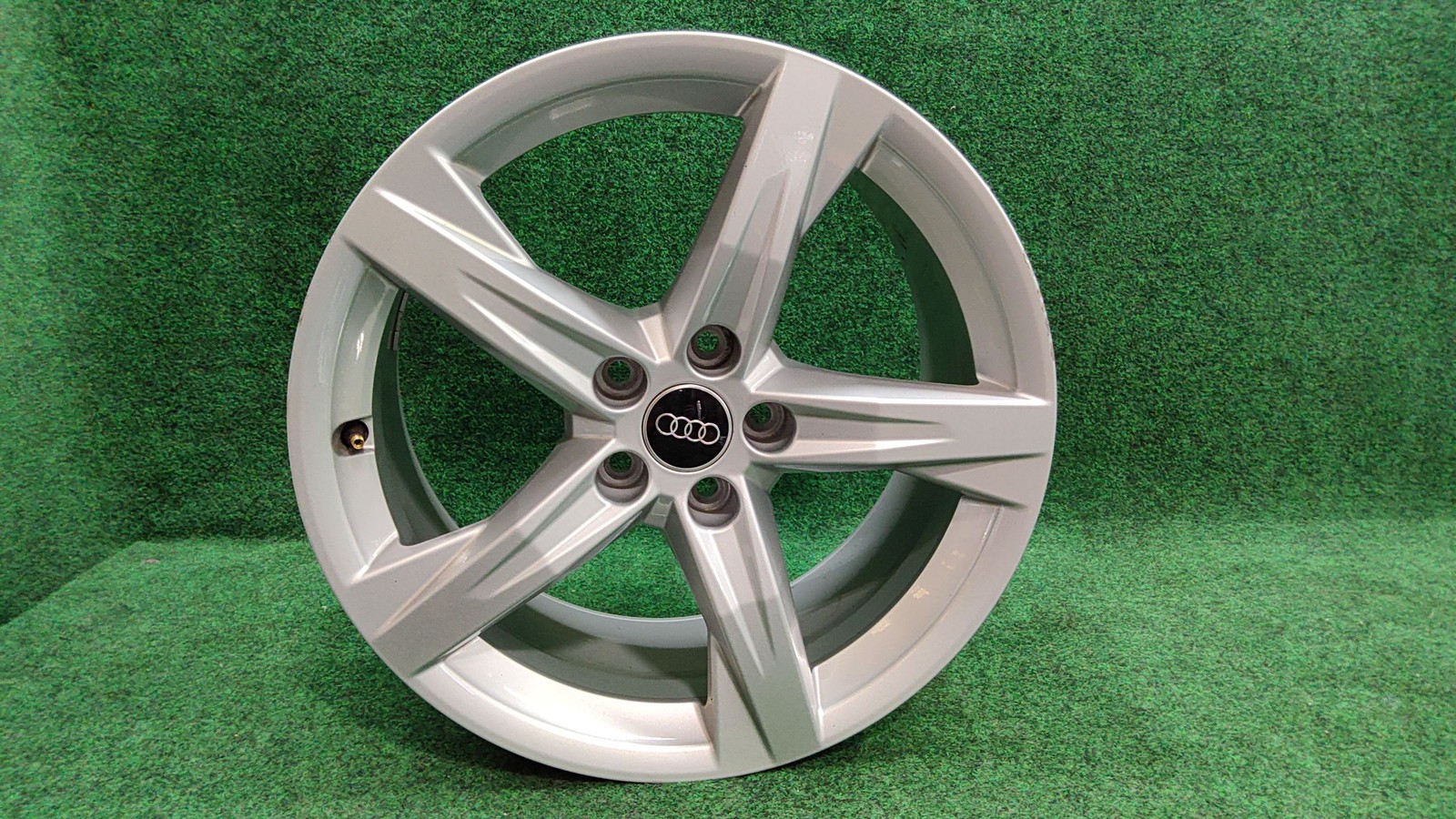 Audi Wheel Aluminium Rim 8jx18 5-spoke Star Design Oem 80a601025be