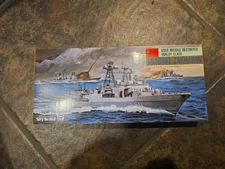 Skywave Pit Road M-6 USSR Missile Destroyer Admiral Zakharov Model Kit 1/700