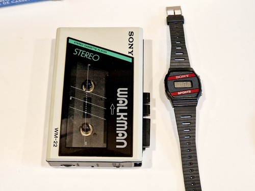 Sony Walkman WM-22 Lettore di cassette funzionante + Orologio Sony + Set cuffie Sony MDR-02 - Foto 3 di 23