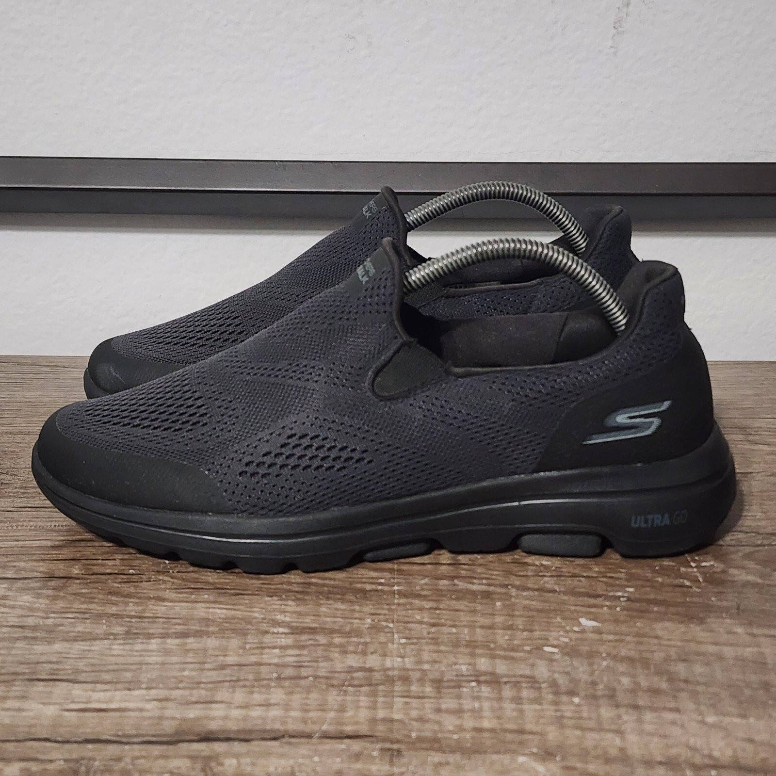 Skechers Go Walk Men's Athletic Shoes Size 9 Black