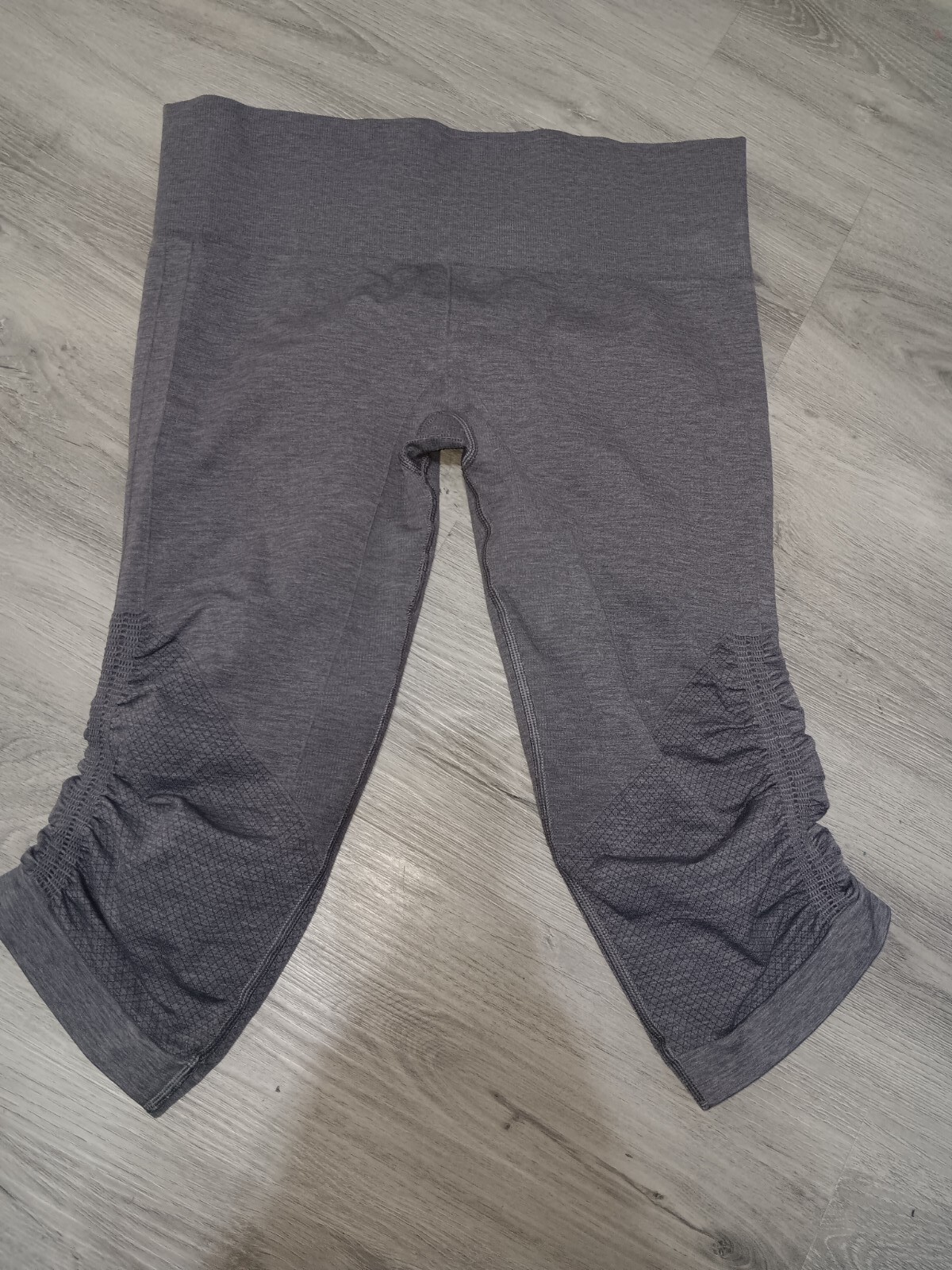 Lululemon Ebb and Flow Crop Leggings Capri Yoga Pants Gray Womens Size 10 (B2)