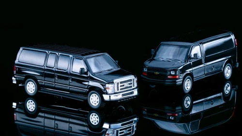 596 1:64 HEC President Beast Tahoe Suburban Express modello auto metallo pressofuso regalo - Foto 10 di 24