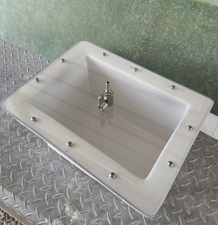 Pequeño pozo de cebo de cofre de mar, caja de bomba Livewell o caja de sumidero solamente Foto 2 de 4