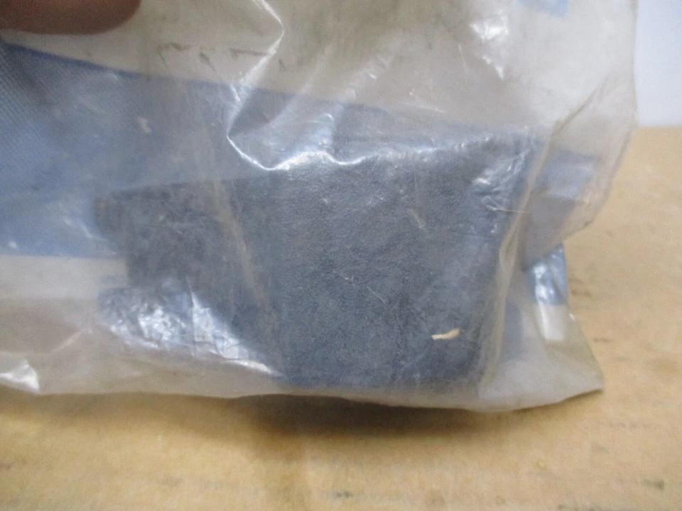 Genuine GM 15161391 Latch - Image 4 of 4