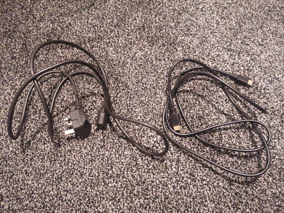 Vivitek D555 3000 lumens XGA Projector , Used, Works Perfect - Image 3 of 3