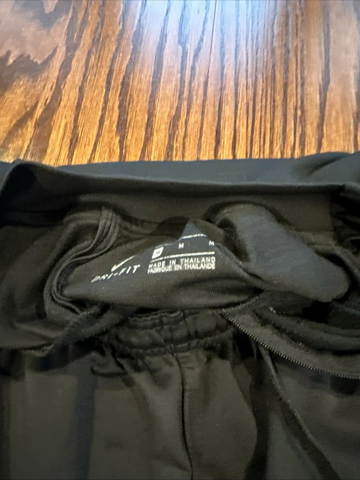 Camiseta y pantalón de entrenamiento Barcelona Nike para hombre mediano Foto 2 de 4