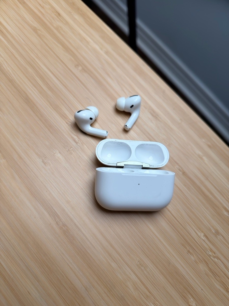 Apple AirPods Pro 第1世代 Lightning White Apple AirPods Pro 1st Generation With MagSafe Charging Case (White