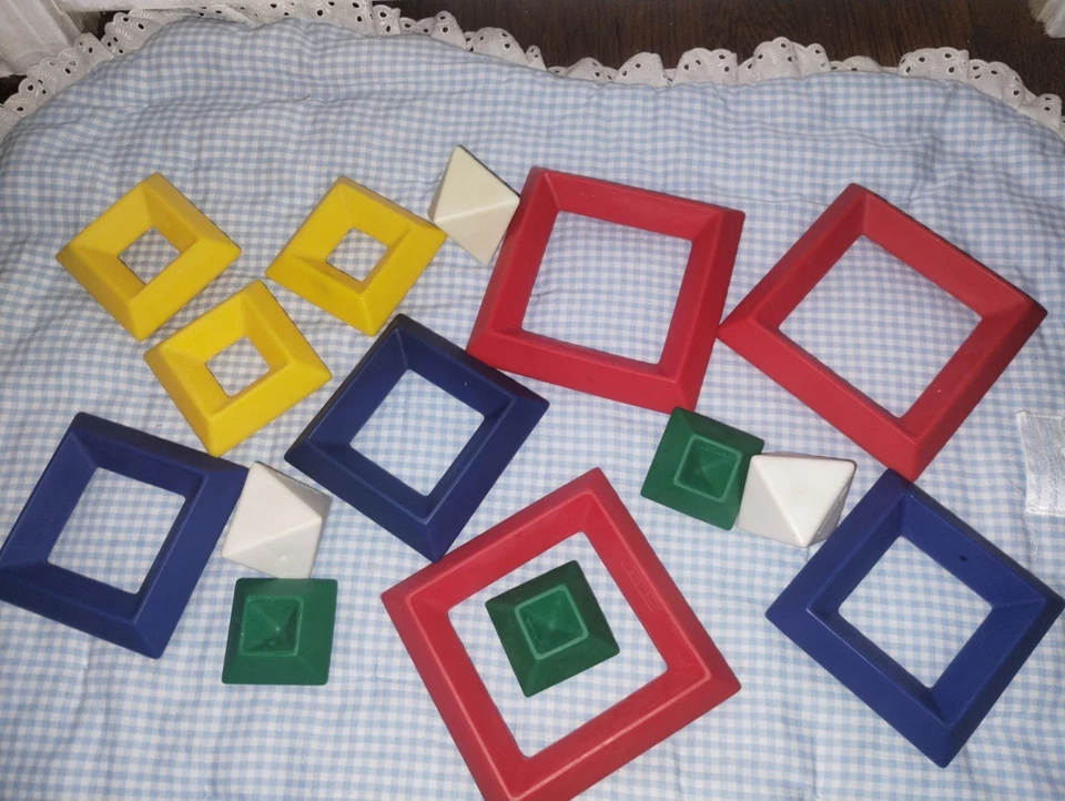 Colorido juguete geométrico con forma 3D widget sensorial para niños Foto 2 de 2