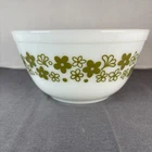 PYREX Vintage Crazy Daisy 1.5 quart Mixing Bowl.  Avocado Green Pattern. #402.