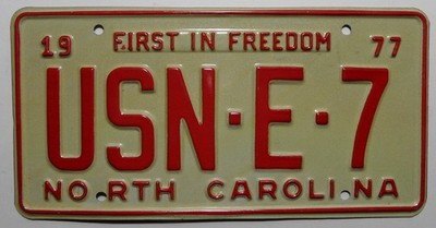Nummernschild USA North Carolina ''FIRST IN FREEDOM'' v. 1977 als Vanity ''USN-E-7''