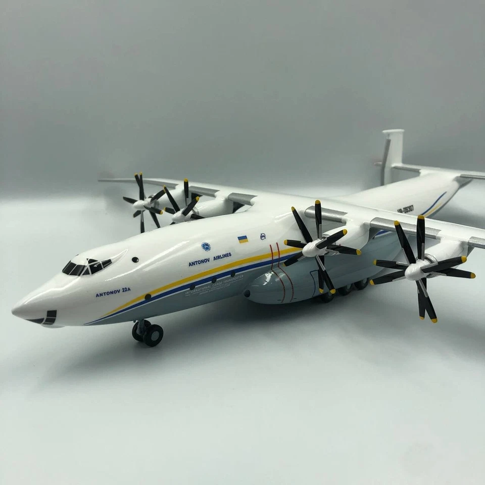 Official licenced Turboprop ADB Antonov  22 An-22A UR-09307 scale 1/144 (44 cm) - Image 3 of 4