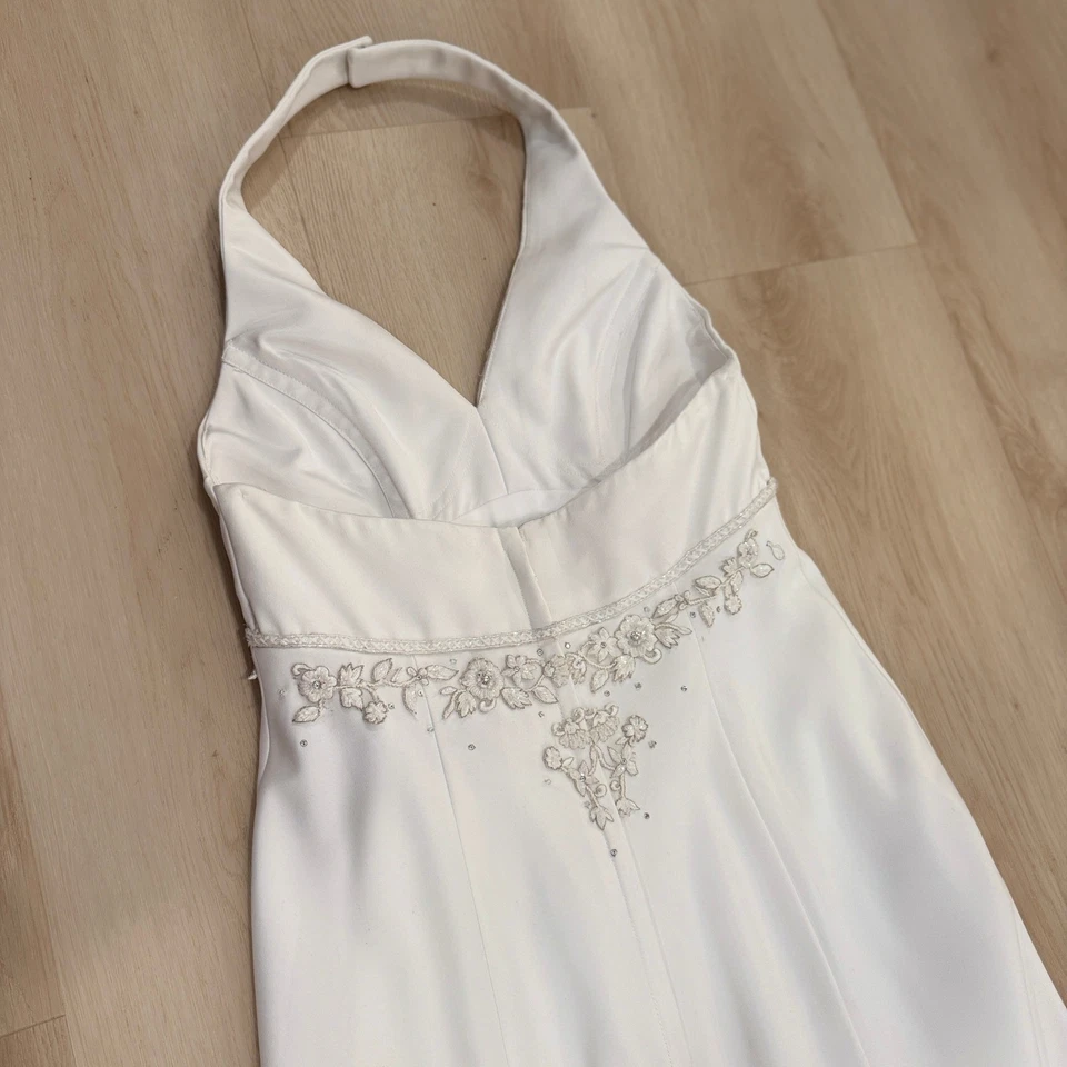 Vestido de novia David's Bridal Oleg Cassini blanco cuello halter cuentas alto bajo 6 Foto 3 de 4