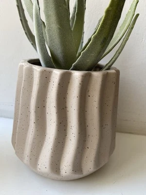 Keramik Deko Blumen Übertopf Beige Rillen Skandi Shabby Impressionen Landhaus - Bild 1 von 4