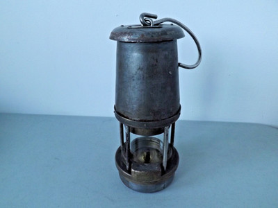 W Maurice of Sheffield Wolf Miner's Safety Lamp Wolf Type FS  1979