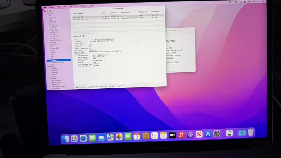 Apple MacBook Pro 15" MLH32LL/A i7 2016 2,9 GHz/16 GB/256 GB SSD/Radeon Pro 450 2 GB Foto 4 de 4