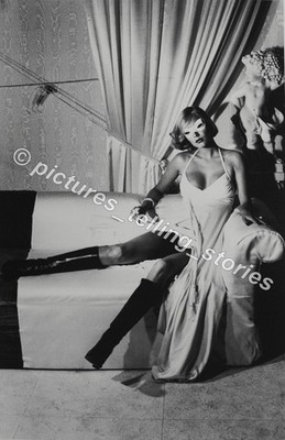 Helmut Newton Sumo Photo 50x70cm Pina Bausch  Die Keuschheitslegende Maske 1983