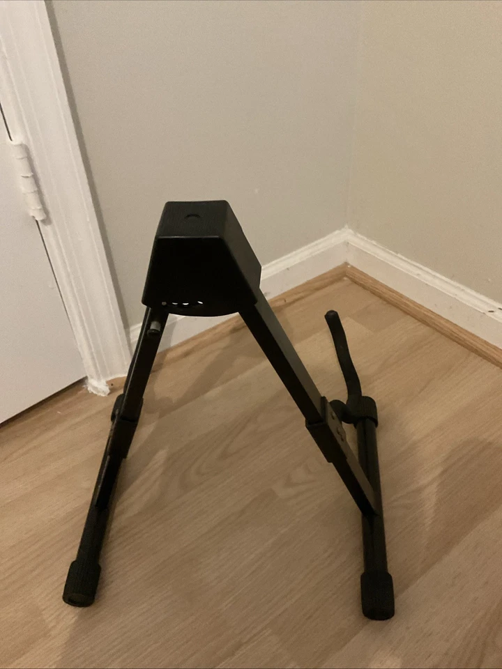 Zeny Electric Guitar Black and White 6 String with Stand (MISSING ONE STRING) - Image 4 of 4