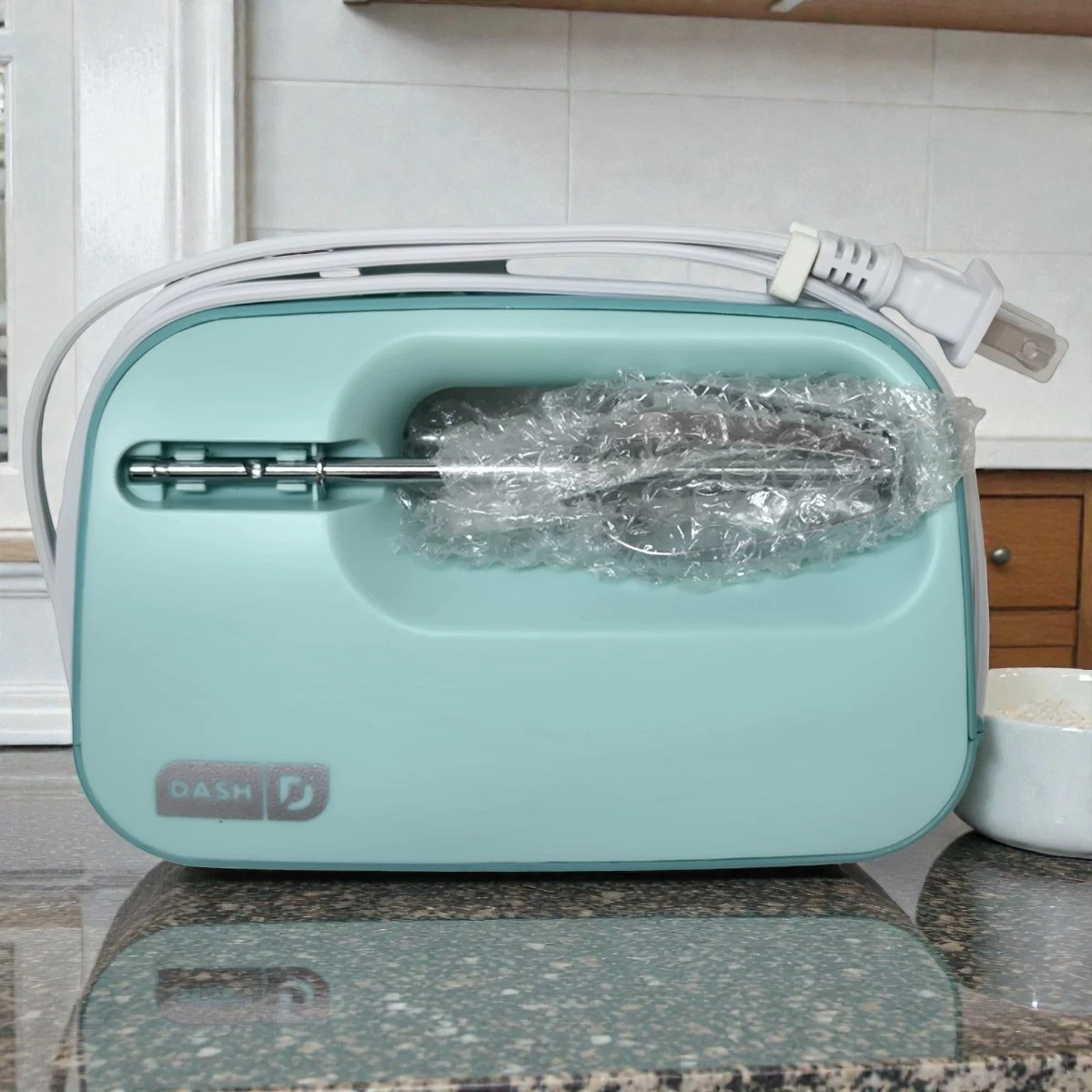 Dash Hand Mixer Mini 150 Watt 3 Speed Lightweight Compact Kitchen Mint Green
Opens in a new window o