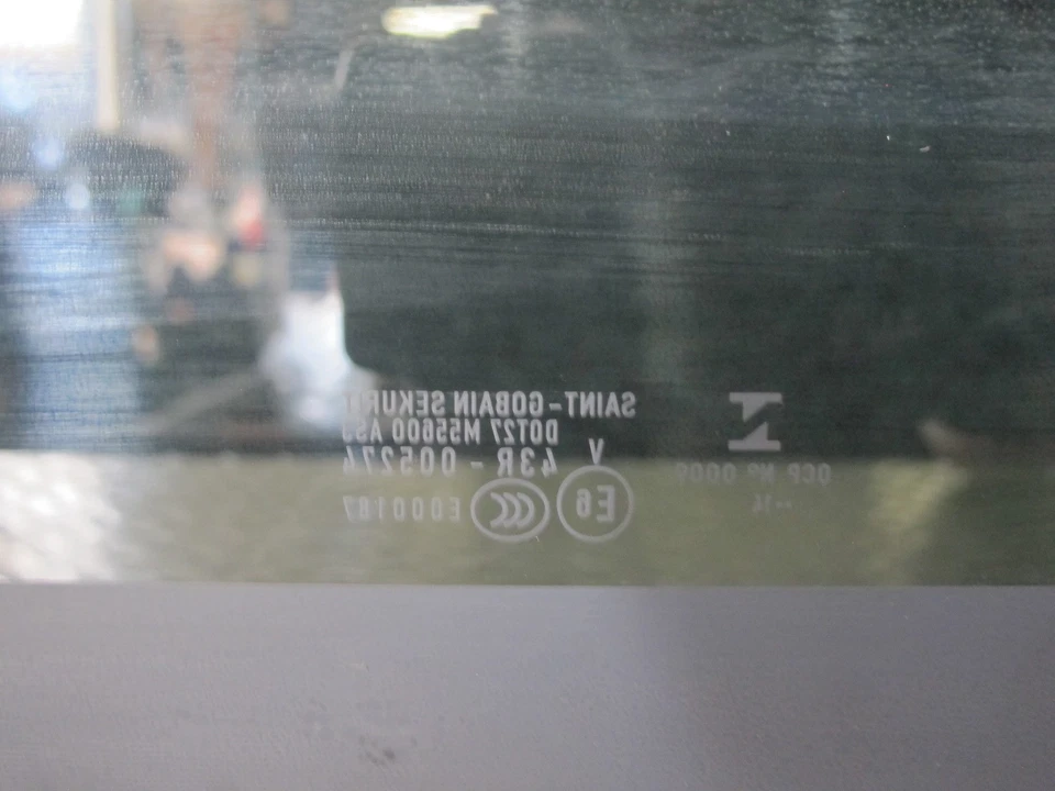 2015-2018 PPORSCHE MACAN ЗАДНИЙ ПАНОРАМНЫЙ ЛЮК СТЕКЛЯННАЯ ПАНЕЛЬ - Изображение 3 из 4