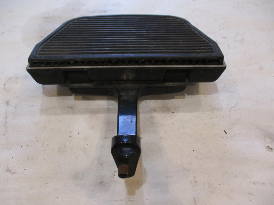 Estribo de pasajero, izquierda Harley Davidson Road Glide 2012 Foto 2 de 4