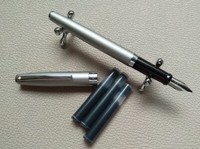 Sheaffer SAGARIS Füllfederhalter silbergrau M Stahl FFH Füller