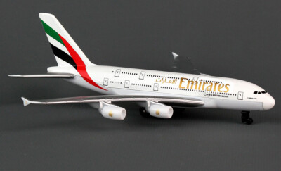 Emirates Airlines - Airbus A380 Spielzeugflugzeug 15cm lang RT9904 Plane Diecast